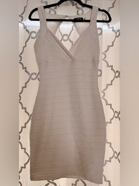 GUESS Sleeveless V-Neck White Dress